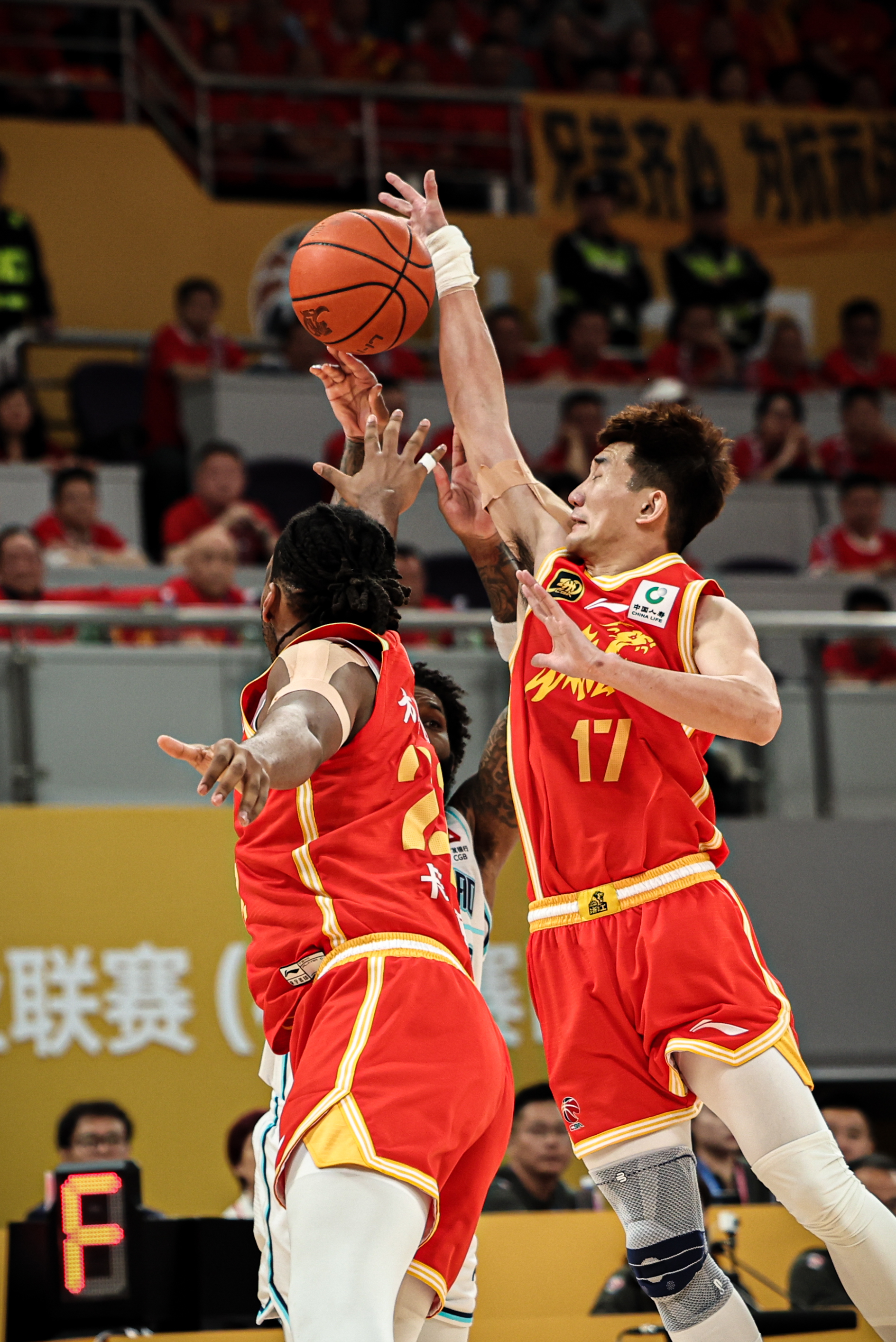 九游体育-北京首钢迎CBA季后赛关键赛，转会期回应争议，信心回归，阵容厚度经受考验的简单介绍
